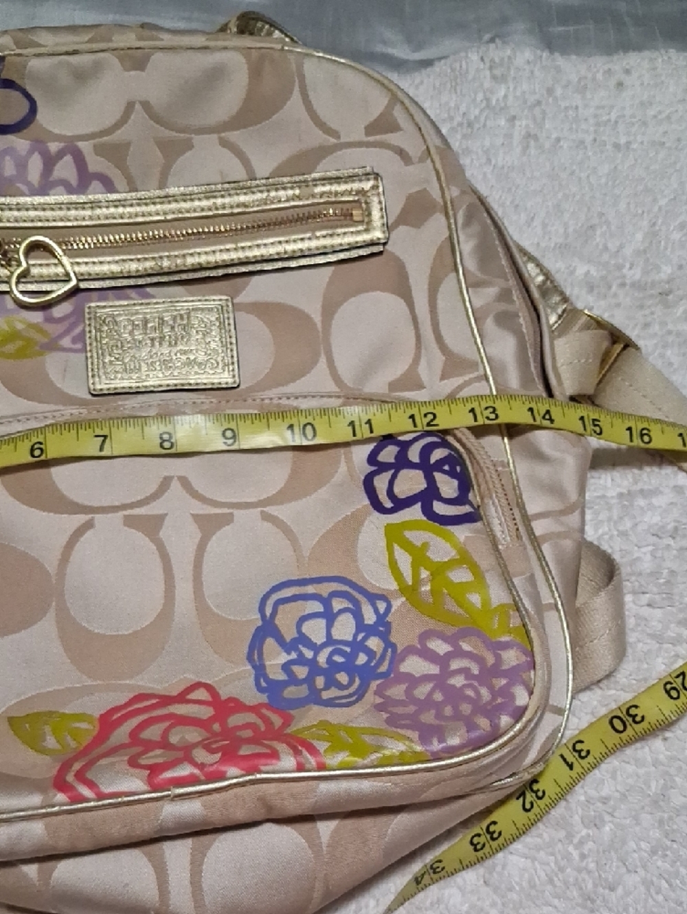 Coach Poppy Signature Daisy Applique Backpack with Gold Accents - Picture 6 of 9